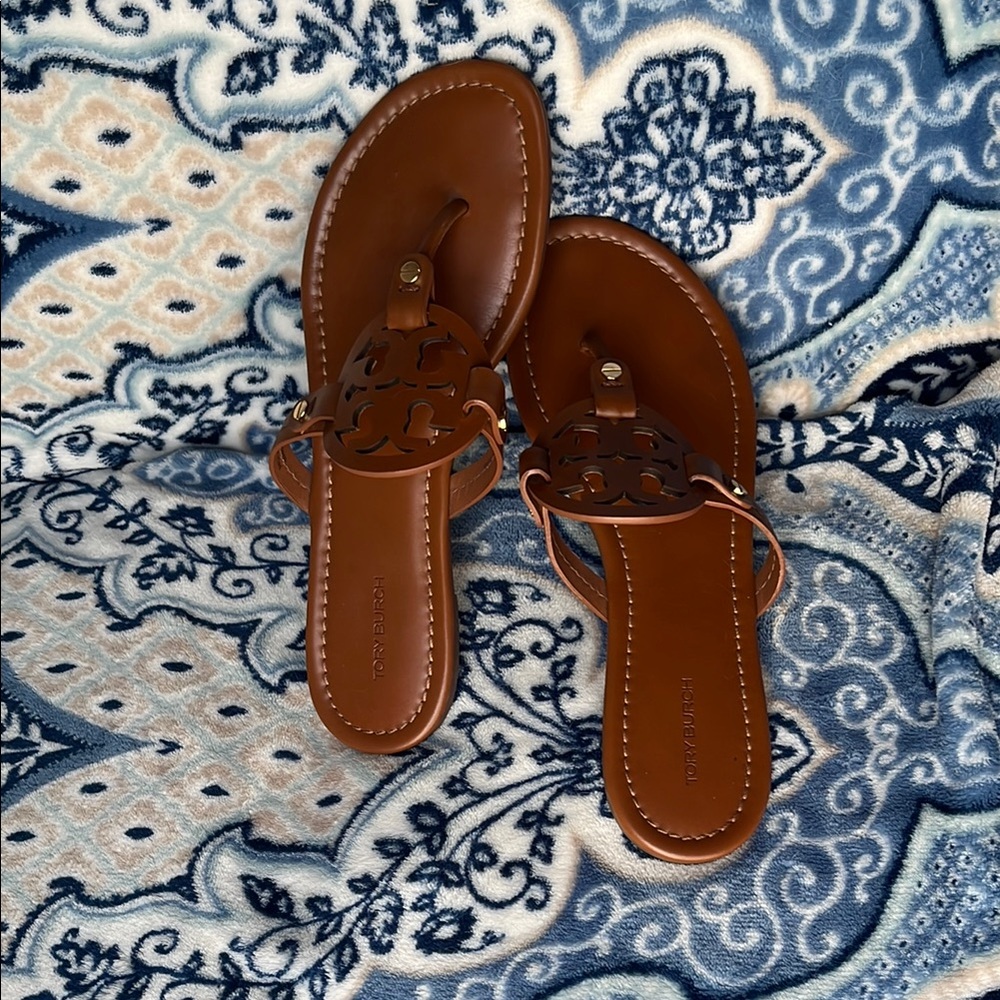 TORY BURCH Brown Leather Sandals with Minimalist Design
